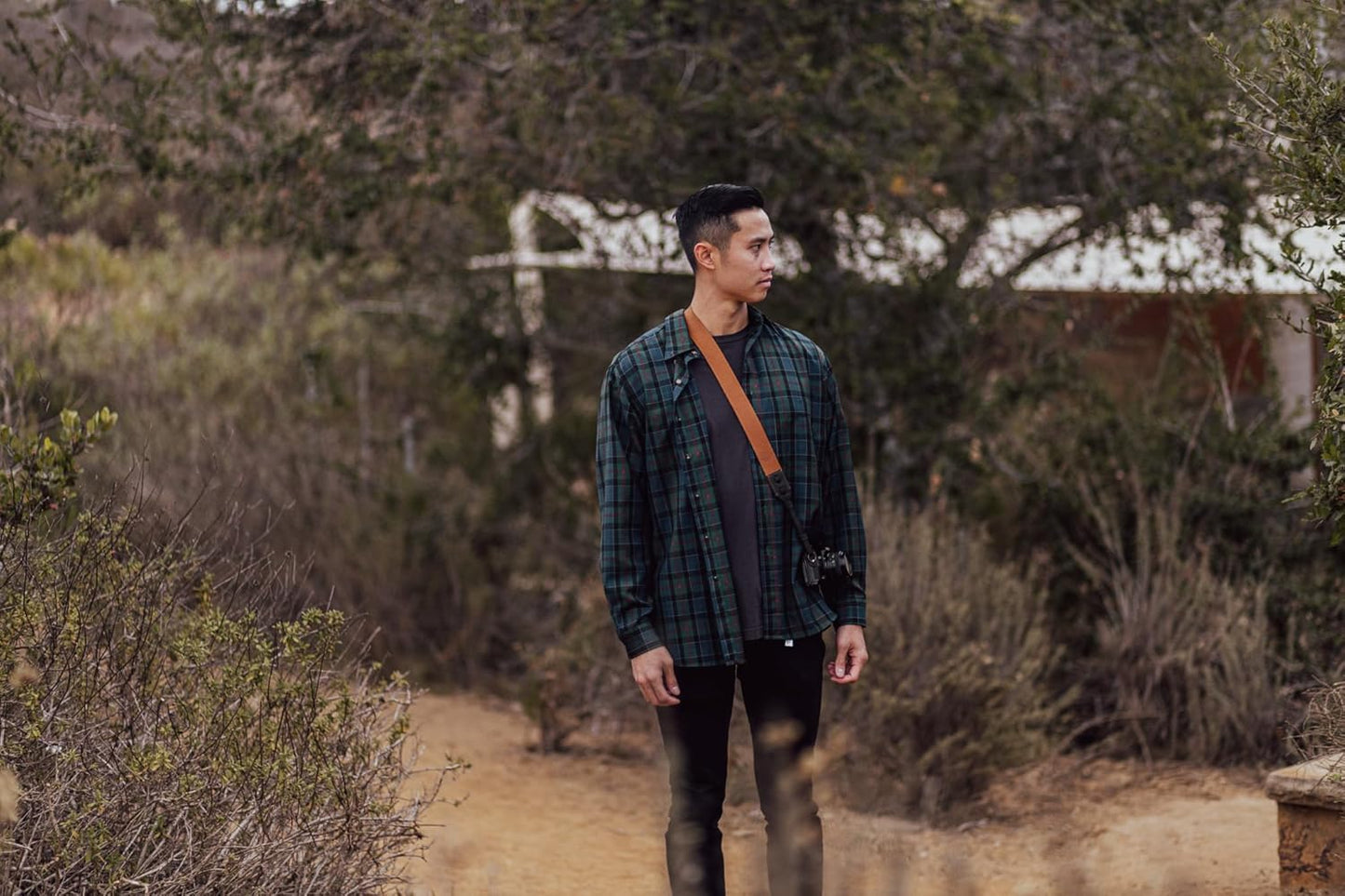 STRAPS Classic Leather Camera Strap | Full-Grain Leather with Suede Backing | Compatible with DSLR & SLR Cameras